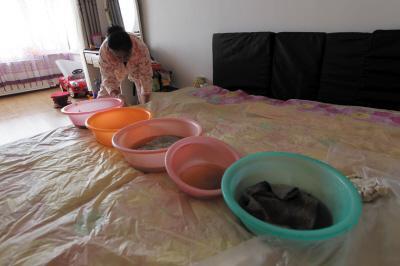 沁县楼上漏水，住户失联，小区没物管，业主维权难！律师来支招……